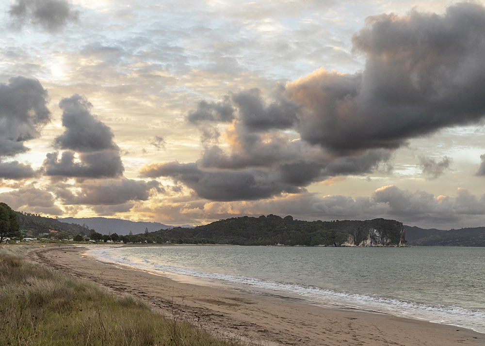 Whitianga-Hot Water Beach-Cathedral Cove-Whitianga 32,8 km | 20 Meilen, 30 Minuten Fahrtzeit